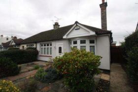 3 bedroom Bungalow f...